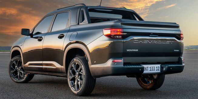 Vista posterior de la pick up Chevrolet Montana