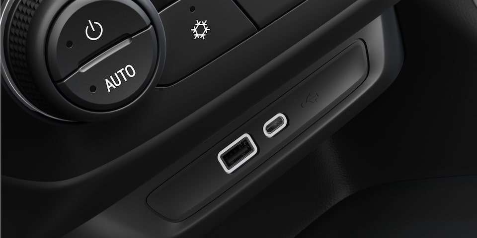 Detalle de los puertos USB de la nueva pickup Chevrolet Montana