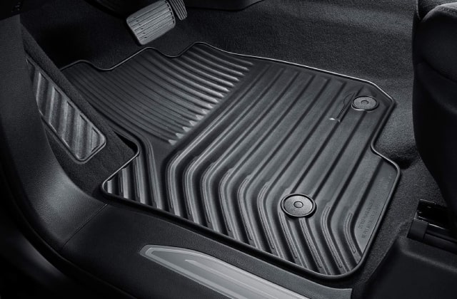 Los protectores del umbral de las puertas agregan un acabado más elegante a tu Chevrolet Silverado