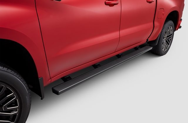 Las pisaderas negras dan a la Chevrolet Silverado un estilo personalizado