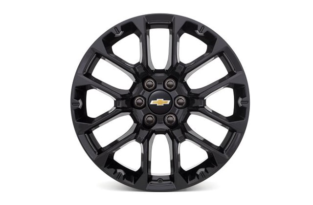 Las llantas de 20" negras otorgan a tu Chevrolet Silverado un aspecto sofisticado y deportivo