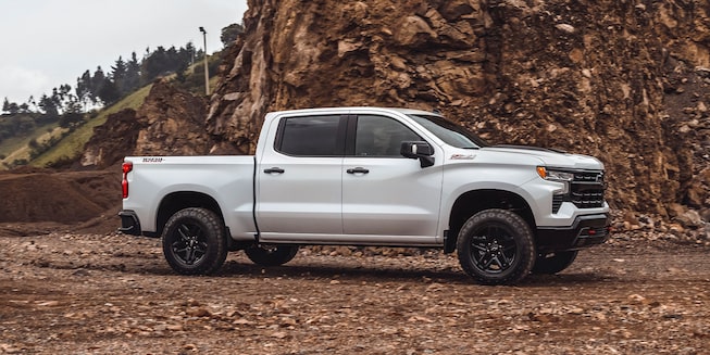 Pick up Chevrolet Silverado Trail Boss Z71 vista lateral