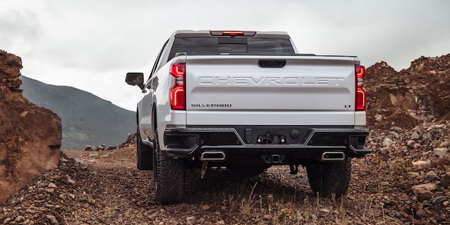 Pick up Chevrolet Silverado Trail Boss Z71 vista posterior