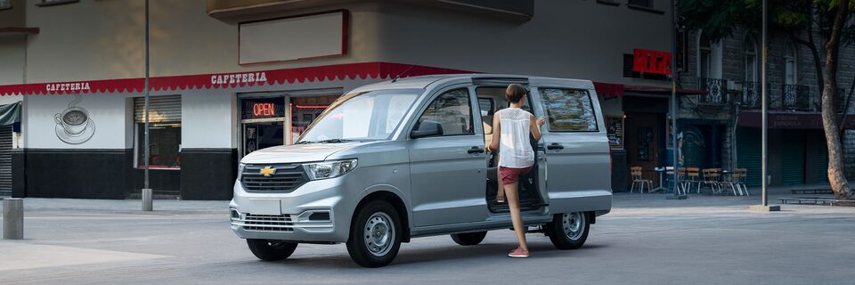 Chevrolet N400 Pasajeros es la van diseñada para ser práctica
