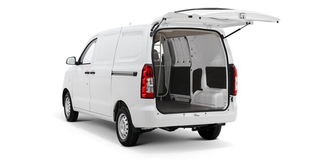 El portón trasero de la nueva Chevrolet N400 Cargo agiliza la carga