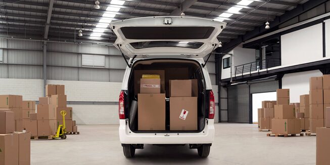 El portón trasero de la nueva Chevrolet N400 Cargo facilita la carga