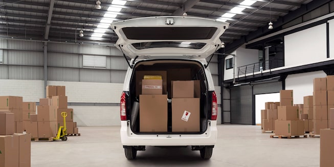 El portón trasero de la nueva Chevrolet N400 Cargo facilita la carga