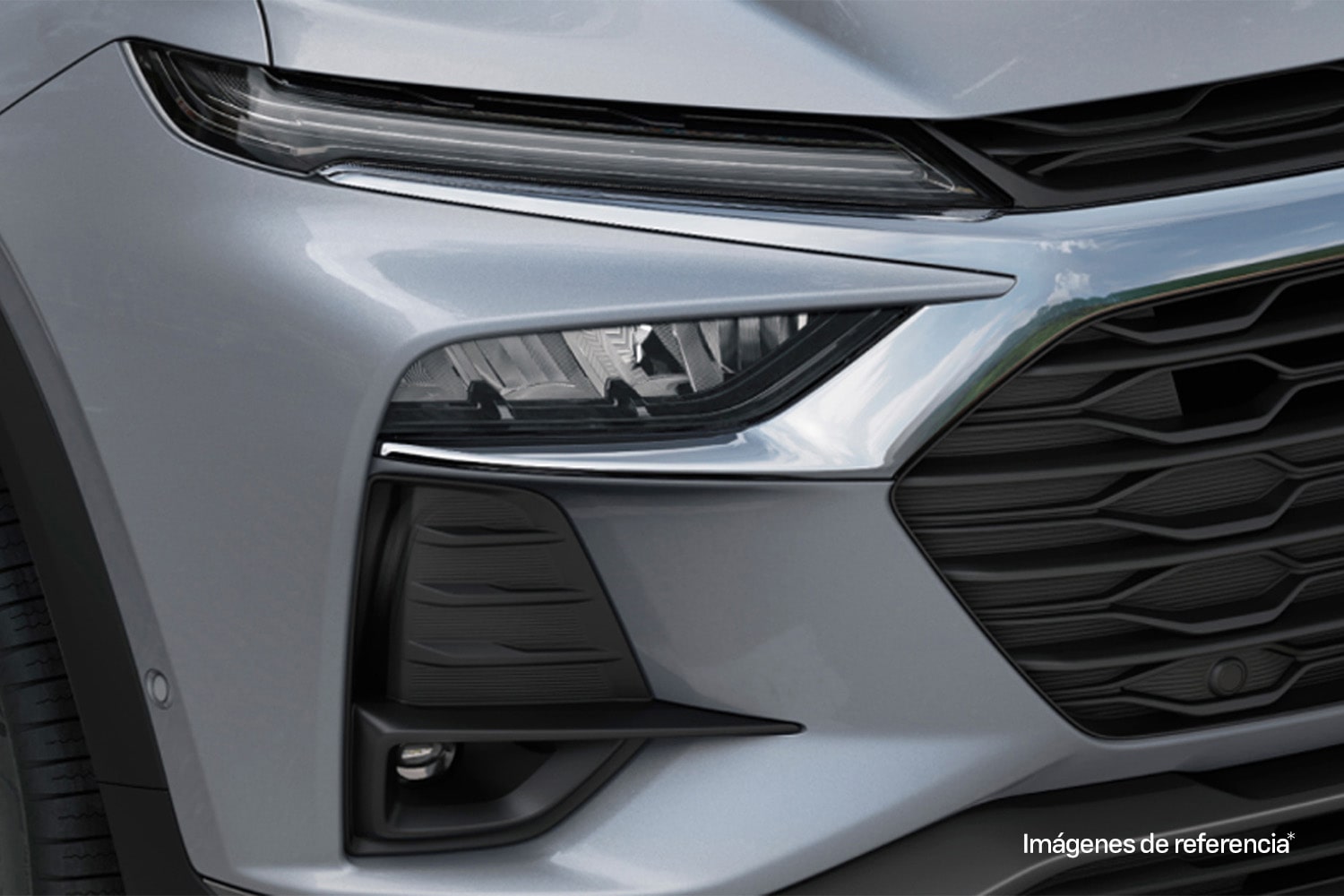 Plano cercano de los faros LED de la Chevrolet Tracker.