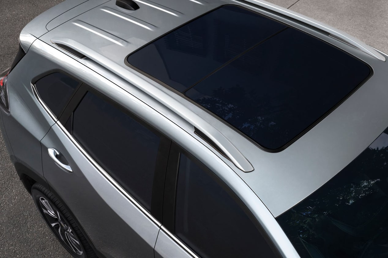 Vista superior de la Chevrolet Tracker mostrando el sunroof.
