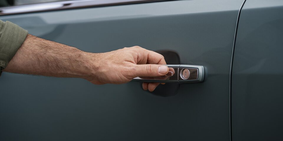 Chevrolet Trailblazer 2025 High Country - detalle de apertura de puertas