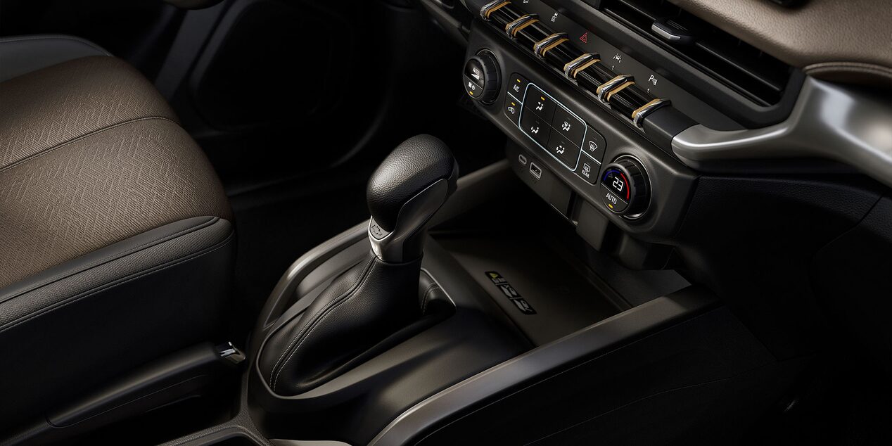 Vista en detalle de la palanca de cambios de la Chevrolet Trailblazer.