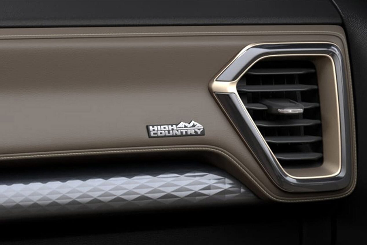 Detalles de lujo en el interior de la Chevrolet Colorado.