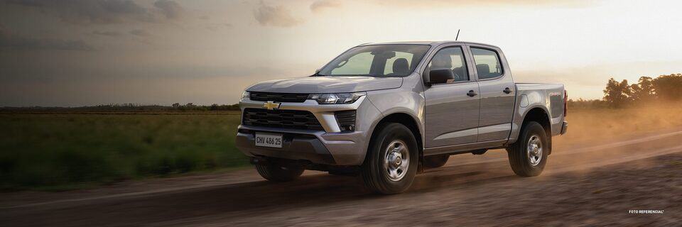 Chevrolet Colorado en camino de tierra.