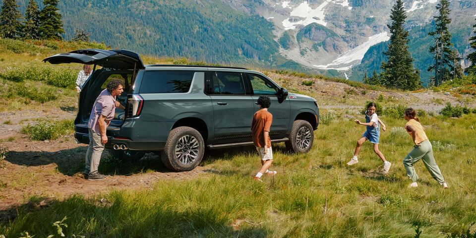 Chevrolet Suburban SUV aventura y seguridad familiar en la naturaleza
