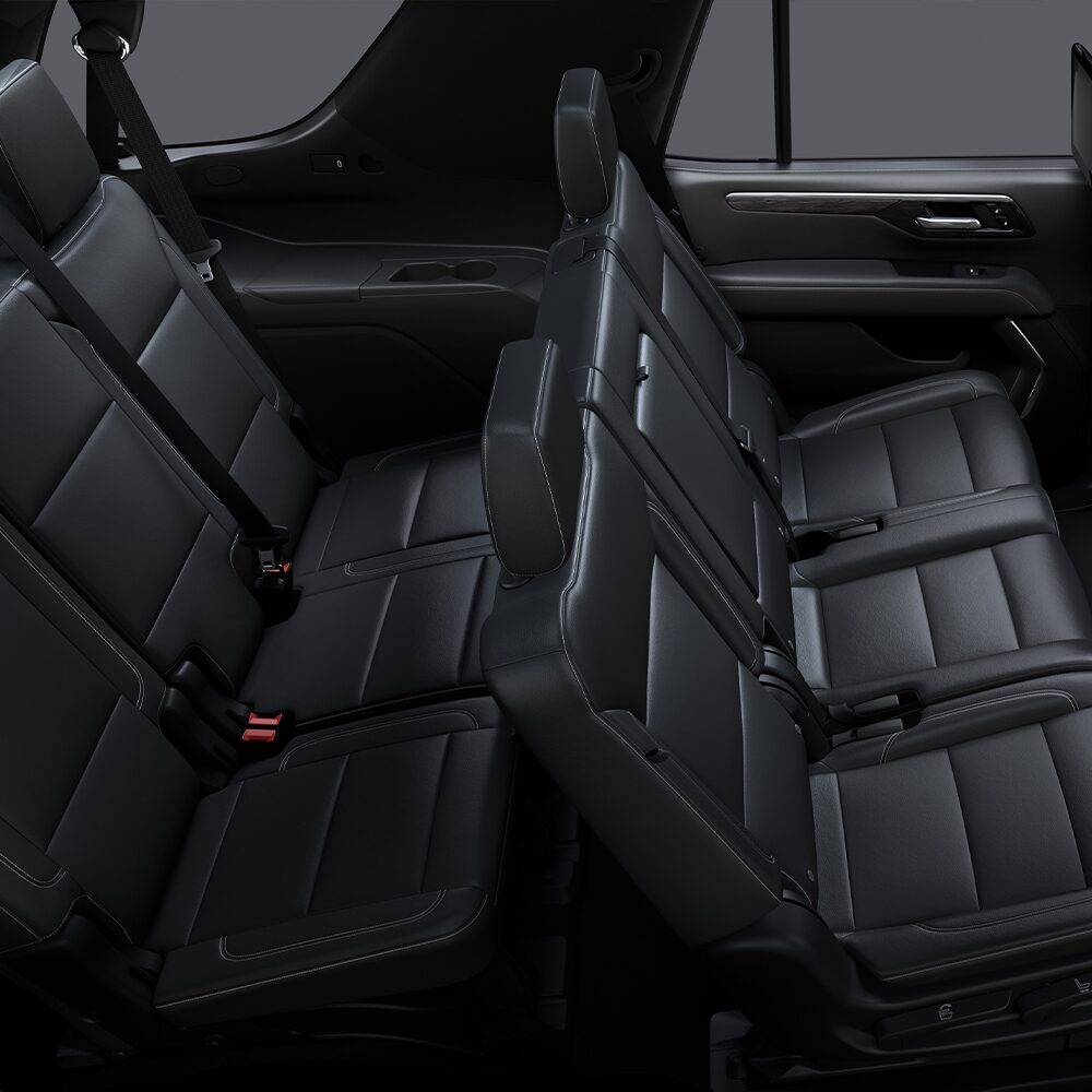 Vista en detalle de la pantalla para los asientos traseros de la Chevrolet Suburban.