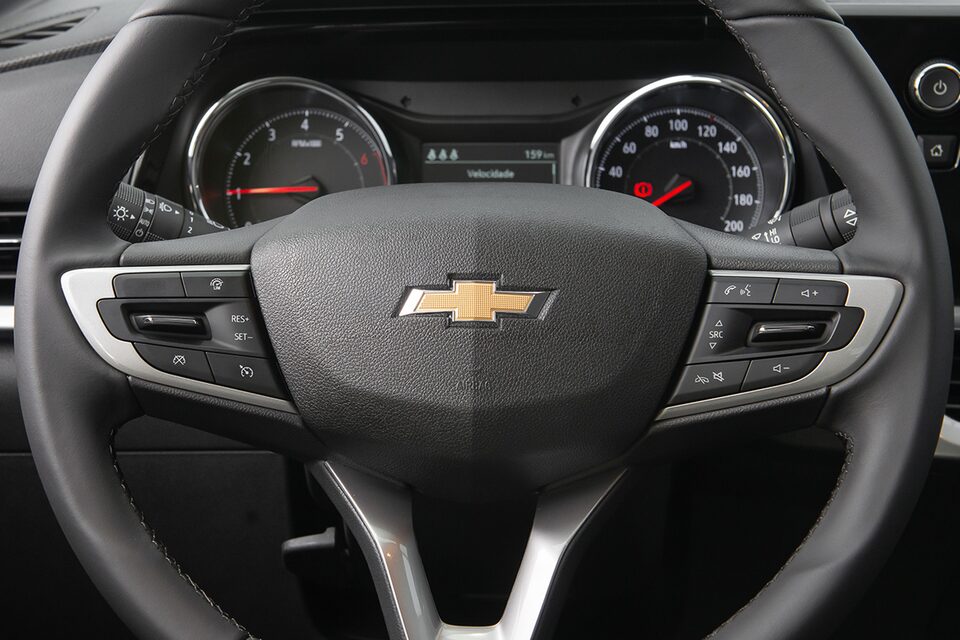 Detalle del volante de la nueva camioneta Chevrolet Montana