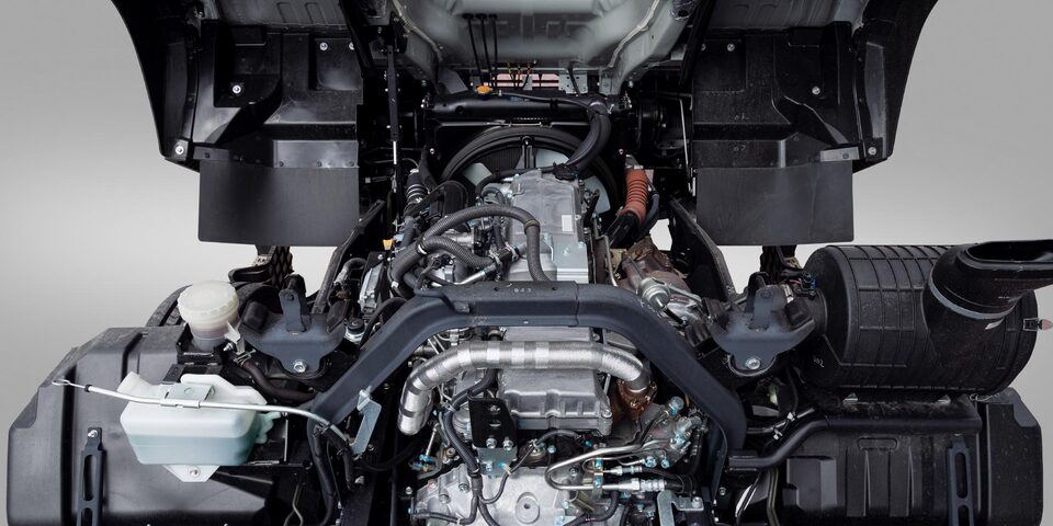 Vista motor camion Chevrolet FVR 1730 largo