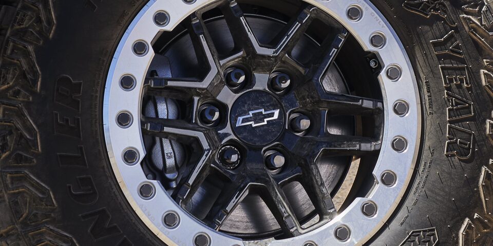 Accesorio Chevrolet Equinox EV - Tuercas de seguridad negras