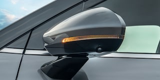 Detalle de los espejos laterales de la Chevrolet Captiva EV.