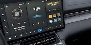 Vista cercana de la pantalla LCD Full HD de 15,6 pulgadas de la Chevrolet Captiva EV.