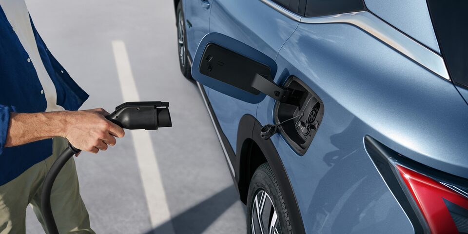 Entrada de carga de la Nueva Chevrolet Captiva EV ubicada en el lateral trasero del vehículo.